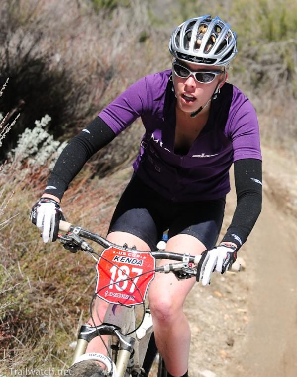 Lauren Gregg wins the Cat. 1 19-29 women's race in 1:26