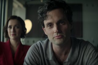 Charlotte Ritchie as Kate, Penn Badgley as Joe Goldberg in episode 410 of You.