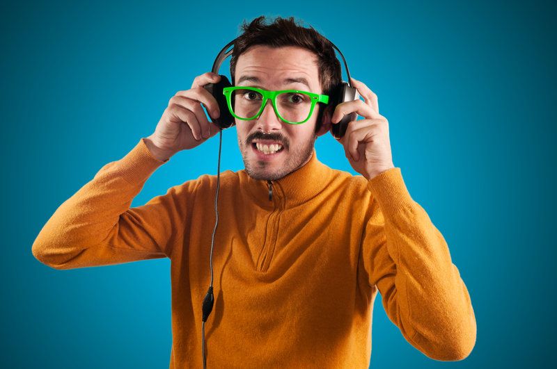 guy listening to headphones