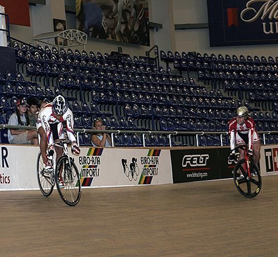 Josiah Ng and Travis Smith do a track stand