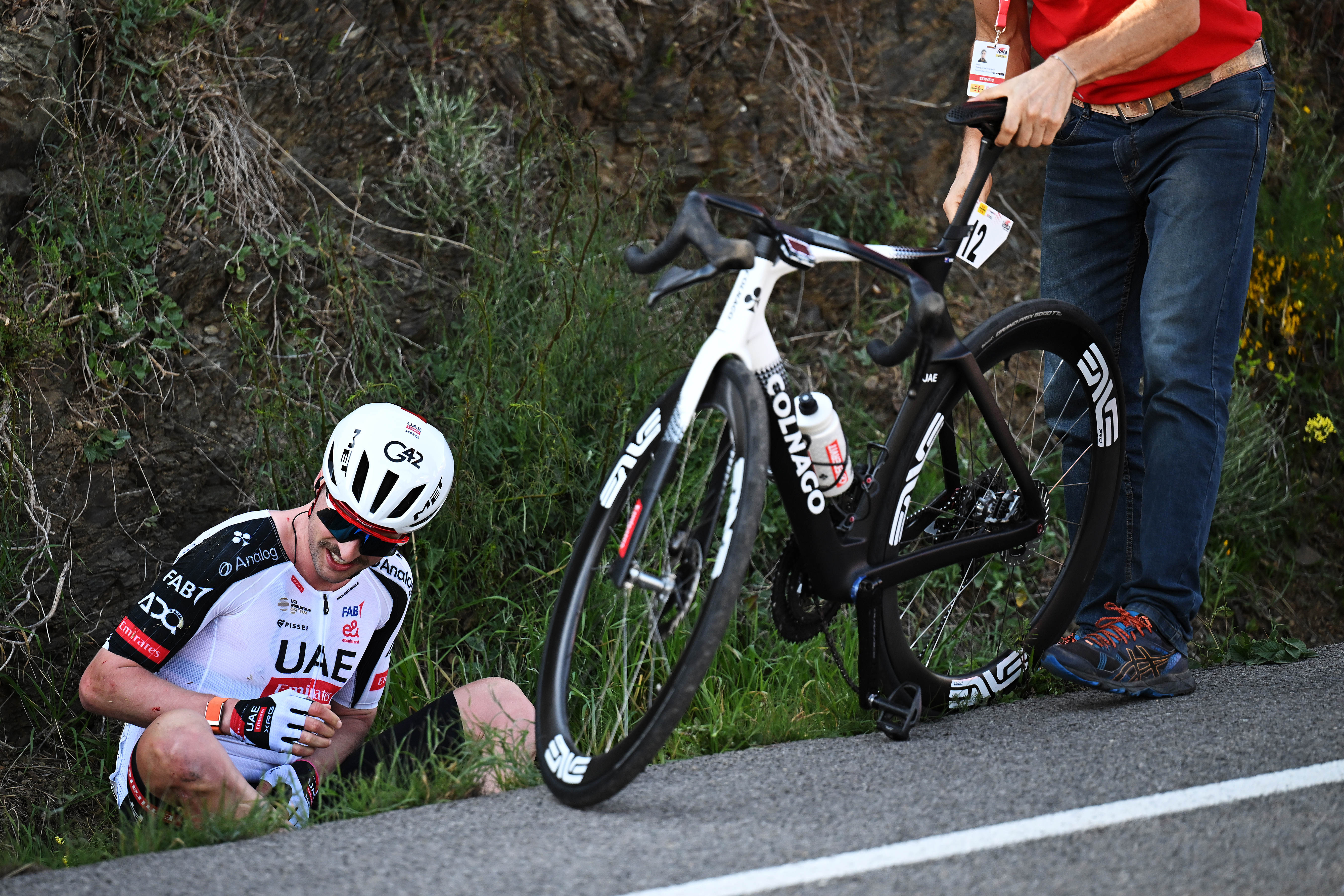 Jay Vine abandons after crashing on stage 3 of Volta a Catalunya 2026