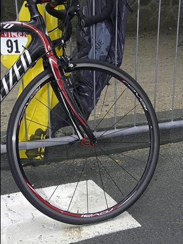 Devolder's front wheel is a tubular version of Specialized's new alloy wheel for 2009.