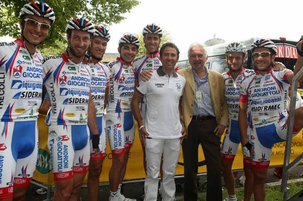 The Androni team got a visit from former teammate Gilberto Simoni