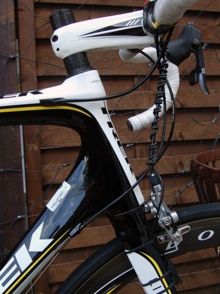 The 'E2' head tube starts out with a conventional 1 1/8" diameter up top then flares to a beefy 1 1/2" at the fork crown.