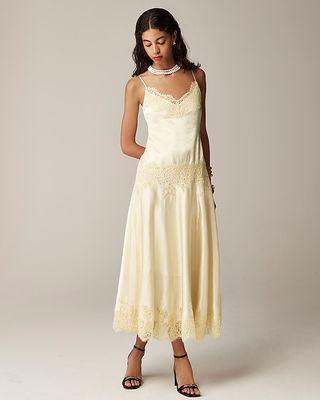 Slip-Dress-Kollektion aus strukturierter Satin-Spitze