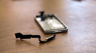 How to replace the dock connector in an iPhone 4
