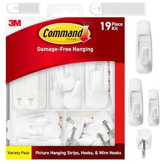 A red packet of command hooks of varying sizes. 