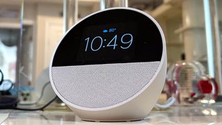 Echo Spot shows time