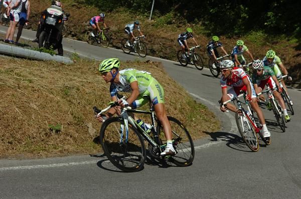 The riders speed down the descent to Rapallo