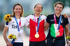 Tokyo Olympics Women's Road Race podium (L-R) Annemiek van Vleuten, Anna Kiesenhofer, Elisa Longo Borghini