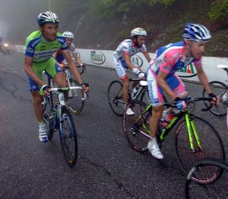 Ivan Basso (Liquigas-Doimo) held firm in the maglia rosa group today