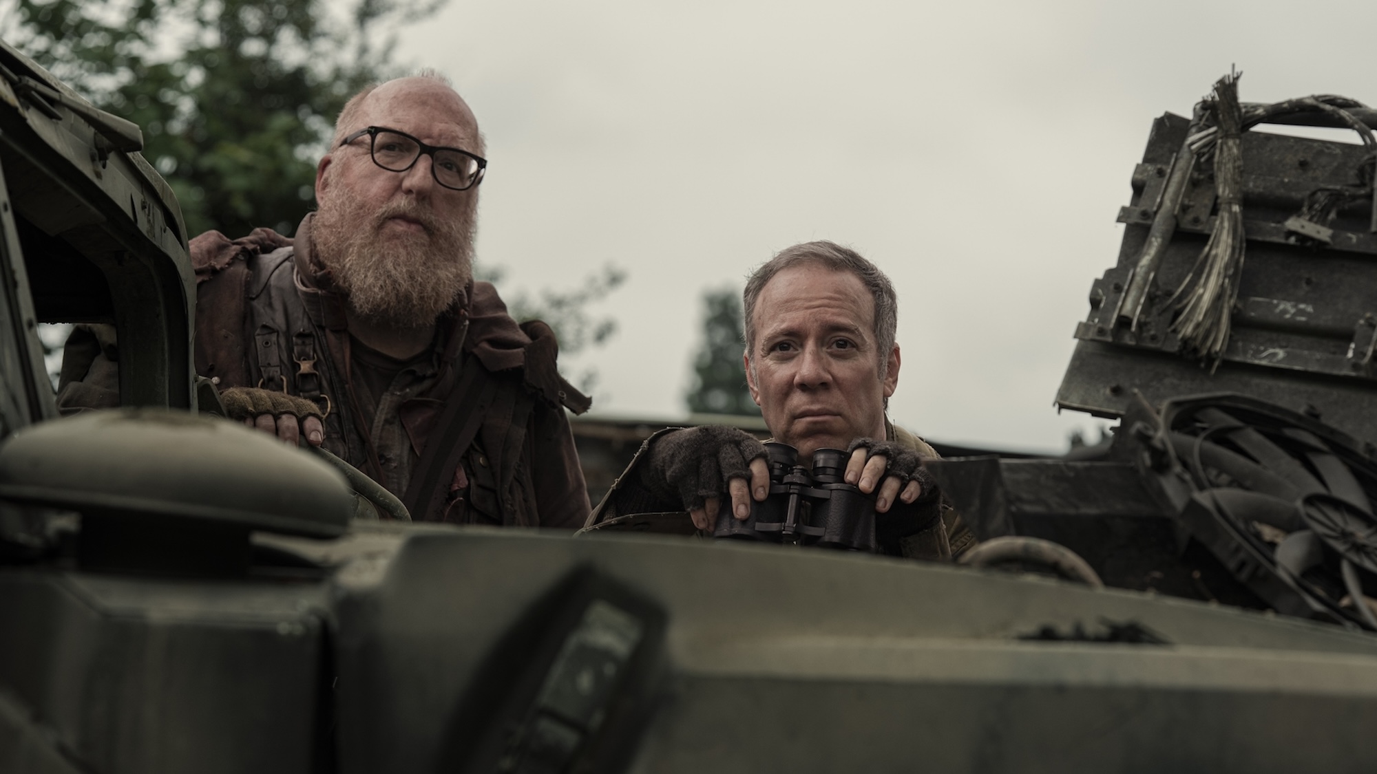 Bert and Stuart in tank, with Stuart holding binoculars in Stuart Fails to Save the Universe