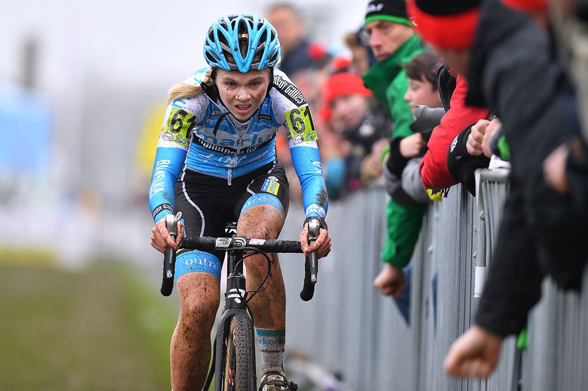 Laura Verdonschot riding hard