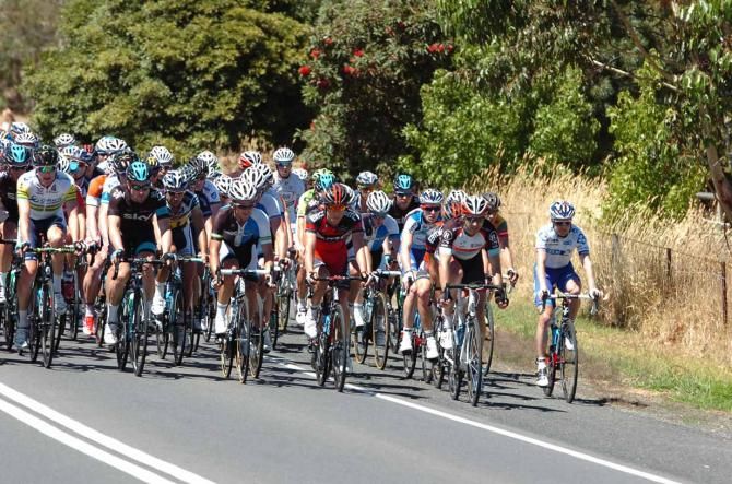 The Tour Down Under peloton heads towards Corkscrew Hill.