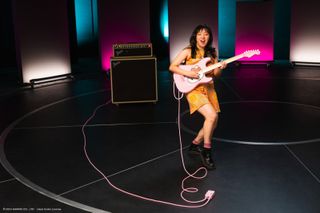 Otoboke Beaver's Yoyoyoshie and the Hello Kitty Squier Stratocaster