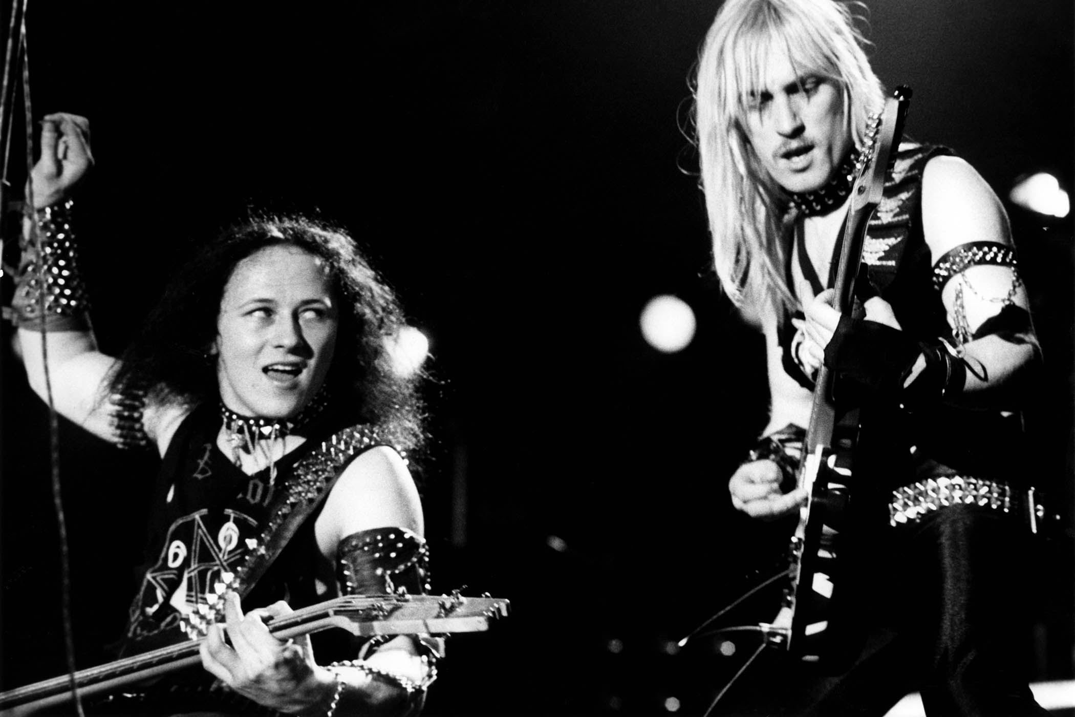 A black-and-white live shot of Venom's Cronos and Mantas in 1984