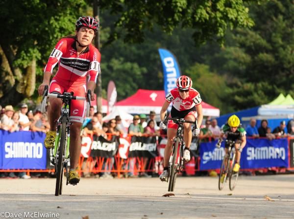 Crystal Anthony (Cyclocrossworld.com) sprinting for third place