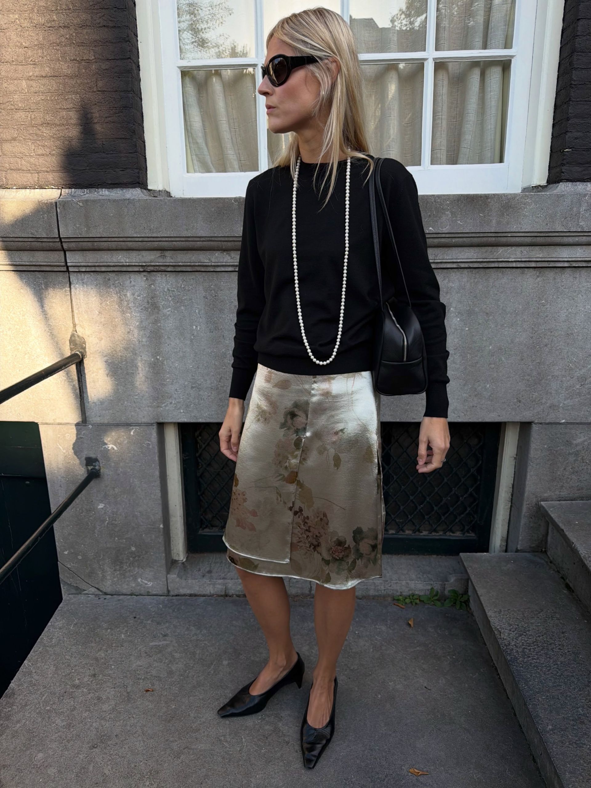 Linda Tol in a knee-length skirt