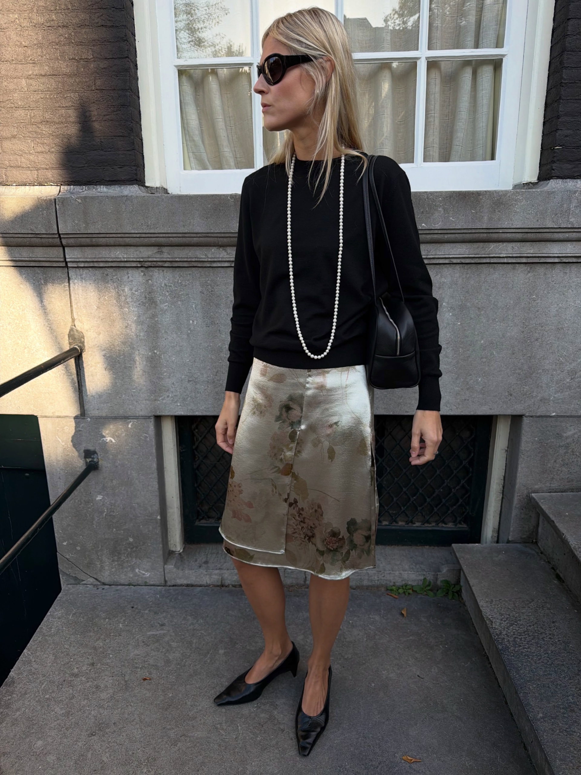 Linda Tol in a knee-length skirt