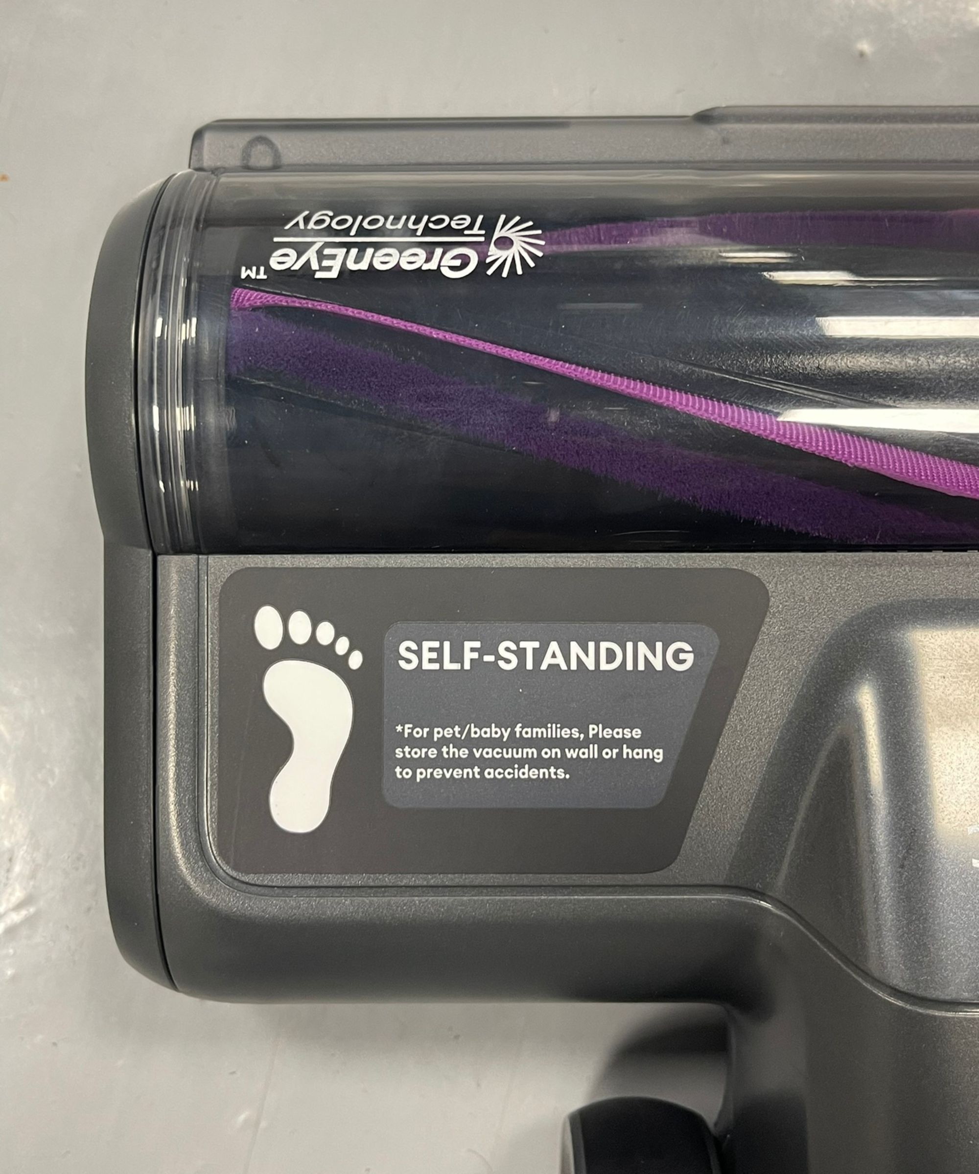 Ultenic U20 cordless vacuum floorhead showing the vacuum's self-standing ability, on marble countertop in Future test center.