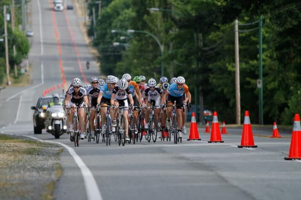 The Elite women climbing