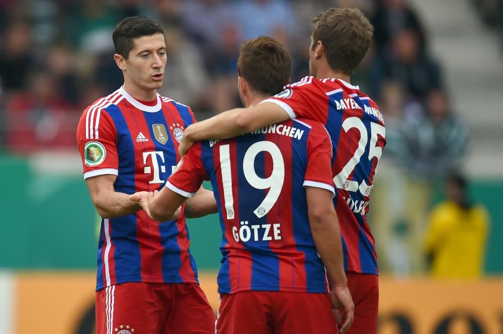 DFB-Pokal Wrap: Bayern cruise, Augsburg stunned | FourFourTwo