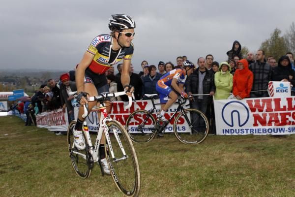 Belgian champion Niels Albert (BKCP-Powerplus) would reach the leaders, then was dropped when Nys attacked.