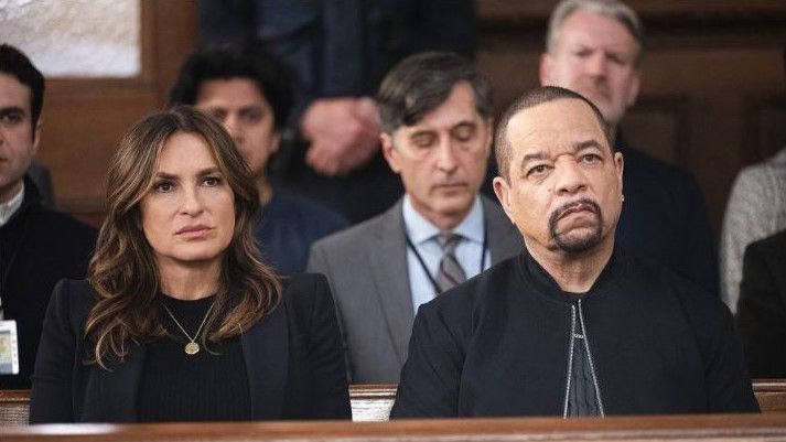 Mariska Hargitay and Ice T as Olivia and Fin sitting next to each other in court in Law &amp; Order: SVU season 25 episode 10