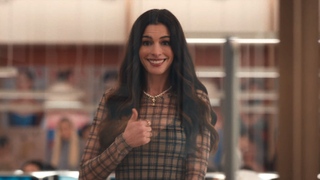 Anne Hathaway giving a thumbs up in The Devil Wears Prada 2