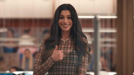Anne Hathaway giving a thumbs up in The Devil Wears Prada 2