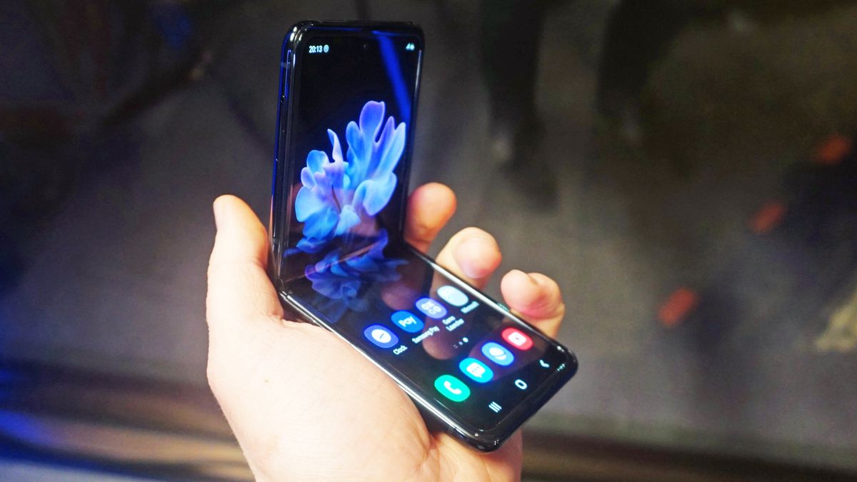 The Samsung Galaxy Z Flip in the palm of someone&#039;s hand