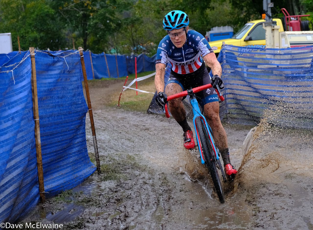 Katie Compton (Trek Panache) racing with a gap during the closing laps