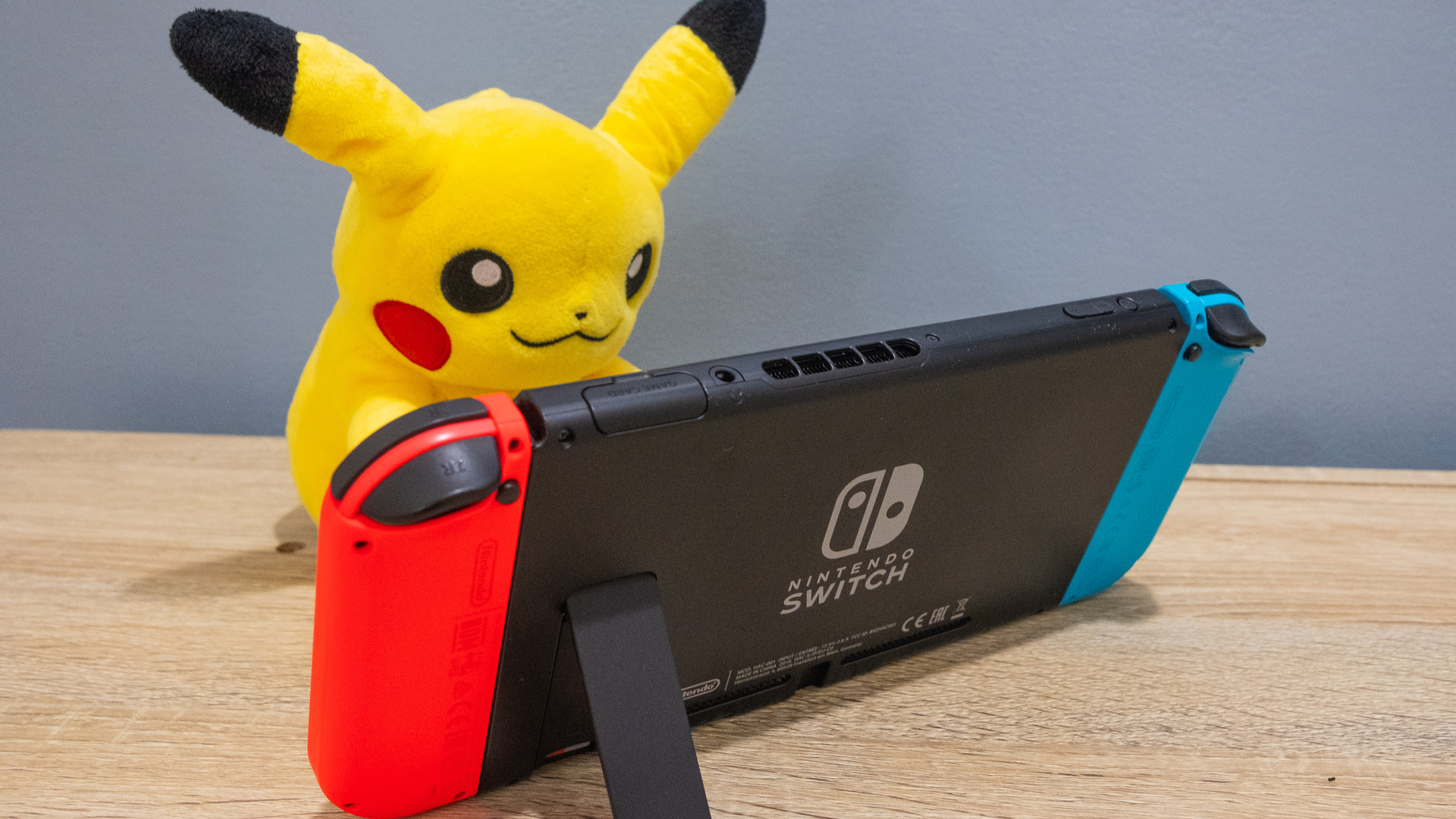 pokemon pikachu playing nintendo switch