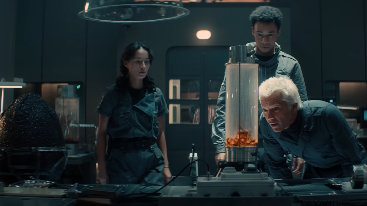 Screenshots from Alien Earth