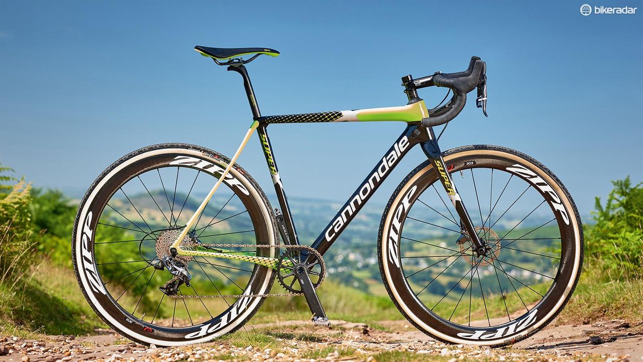The fork legs have become slimmer, while the crown has swelled to match the head-tube&rsquo;s epic prop forward stockiness