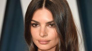 beverly hills, california february 09 emily ratajkowski attends the 2020 vanity fair oscar party hosted by radhika jones at wallis annenberg center for the performing arts on february 09, 2020 in beverly hills, california photo by daniele venturelliwireimage,