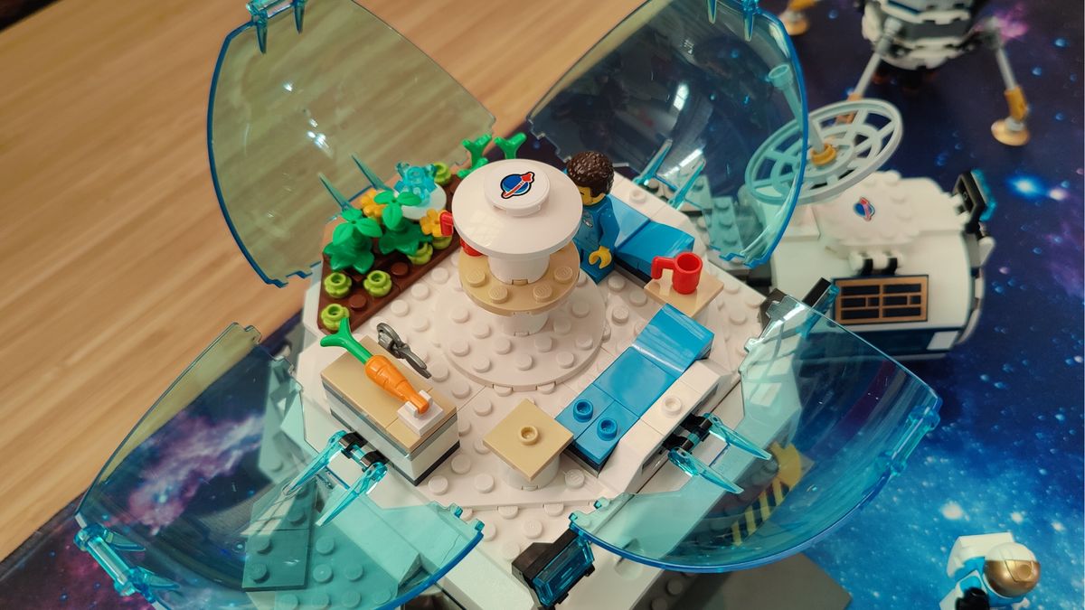 Lego Lunar Research Base