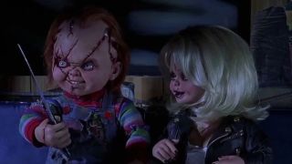 Brad Dourif and Jennifer Tilly's alter egos Chucky and Tiffany looking on in delight at their knife in Bride of Chucky.