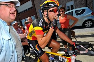 Stijn Devolder (Quick Step) downs a snack.