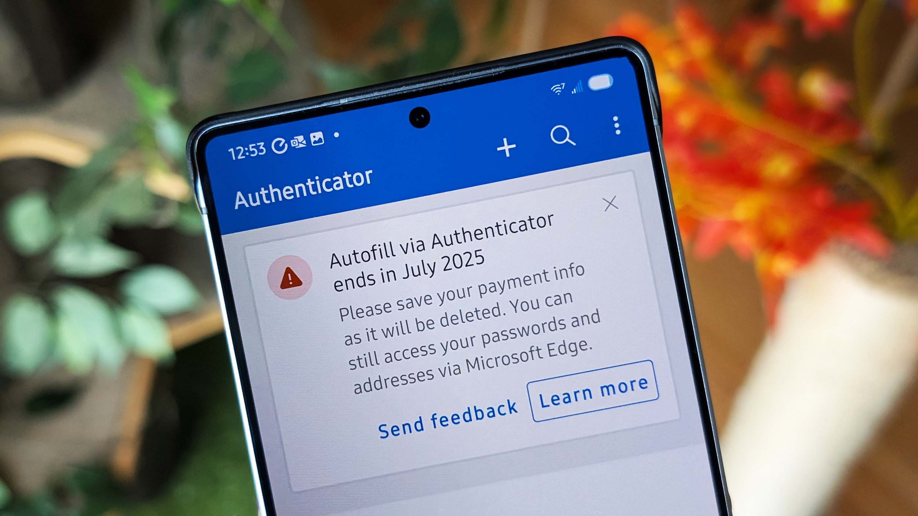 Microsoft Authenticator&#039;s warning about Autofill going away pictured on the Samsung Galaxy S25 Ultra.