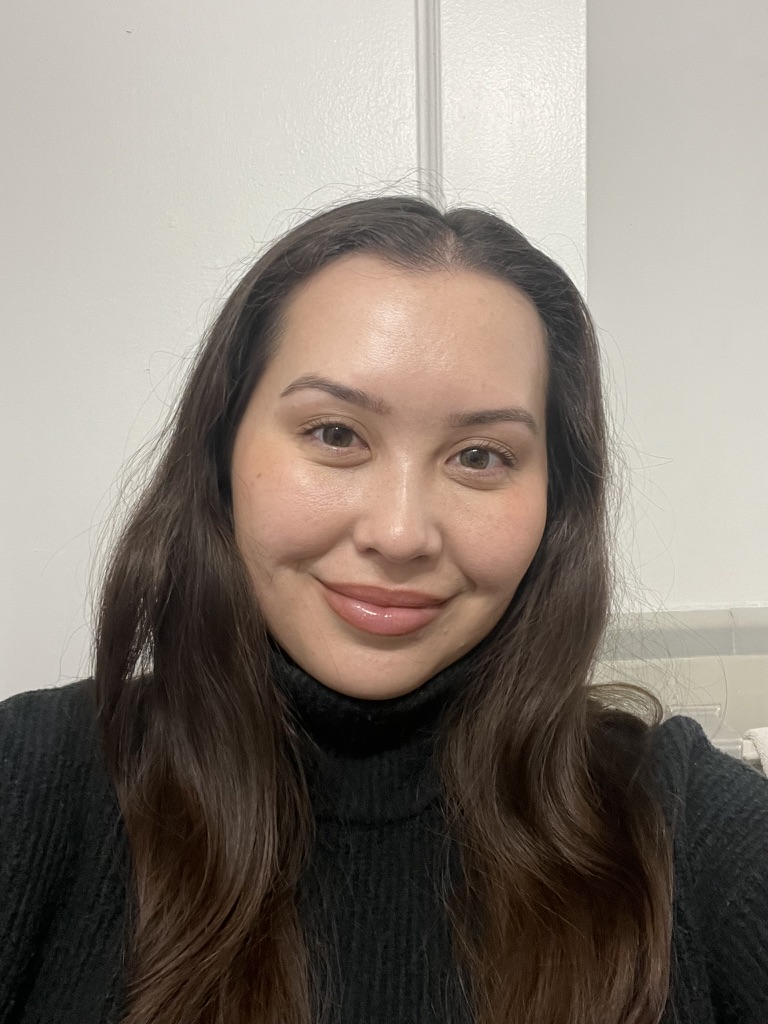 Catharine Malzahn using Pantene Deep Conditioner