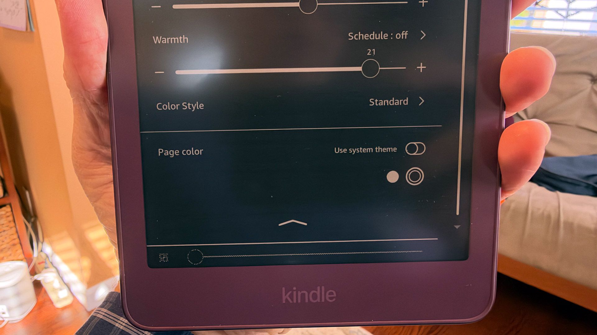 Amazon Kindle Colorsoft Dark Mode controls