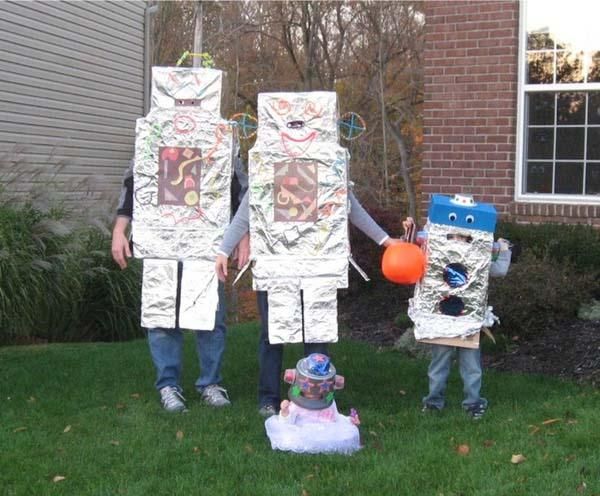Robot Family: Now THIS is team work. I love the little one in front... Great picture!