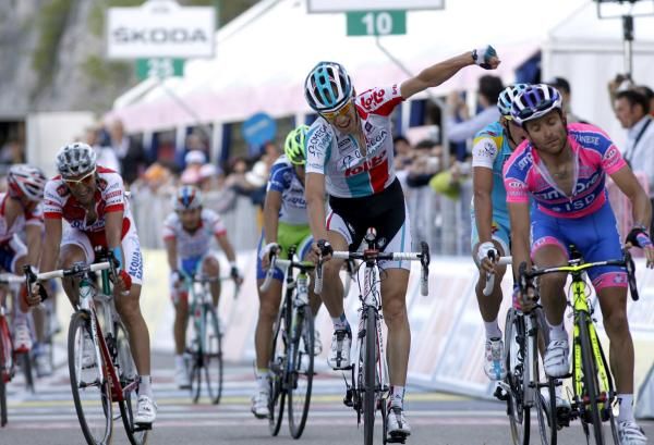 De Clercq celebrates as Scarponi comes up short