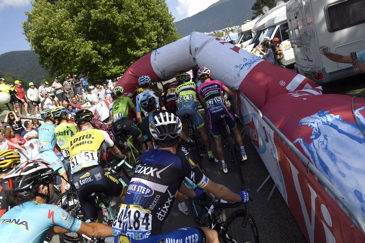 The 1km to go banner deflated ahead of the peloton on stage 7