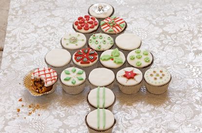 Christmas mini fruit cupcakes