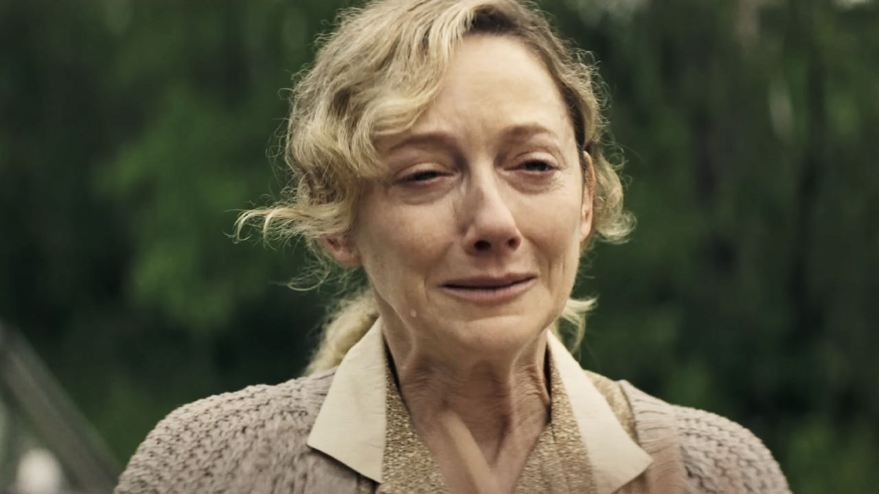 Judy Greer crying hysterically as Ginnie Garraty in The Long Walk (2025). 