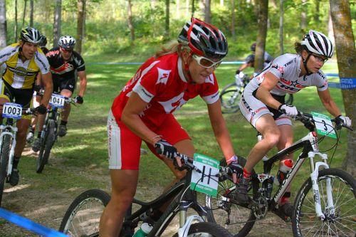 Kylander-Johnson keeping Rinehart in check as Rinehart makes a move to the front