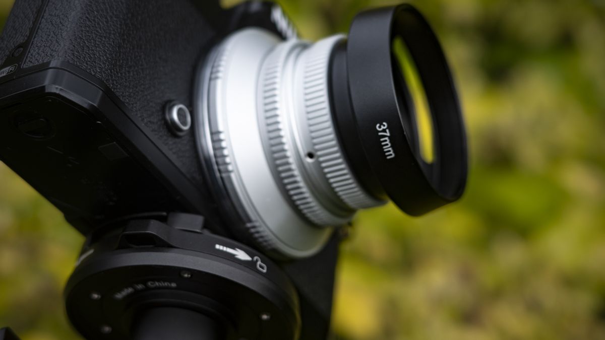 The Pergear 25mm f/1.7 lens attached to a Nikon Z fc