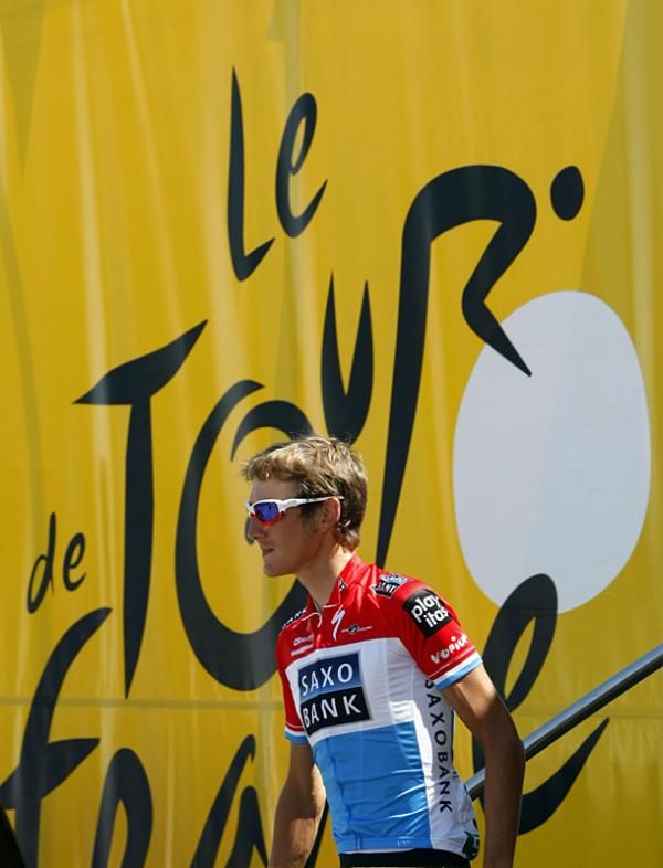 Frank Schleck heads to the start.